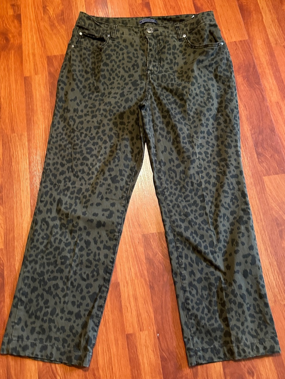 Women’s Bandolino Olive Green Leopard-Print Pants size 10